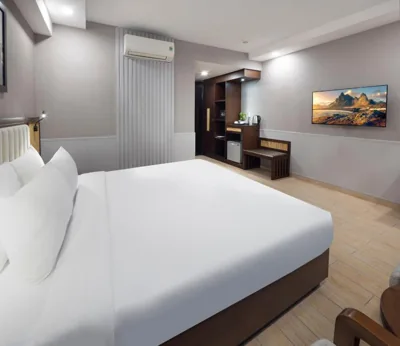 Executive Deluxe Double Room with City View — Viet Lotus Saigon Hotel